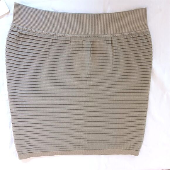 Aura Bodycon Mini Skirt S/M Pencil Stretch Taupe High Waist Pleats New w/Tags - Picture 4 of 4